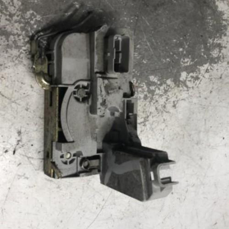 Serrure avant droit PEUGEOT 307