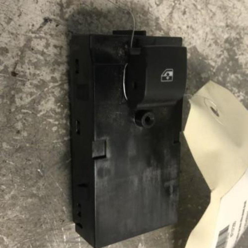Interrupteur de leve vitre avant droit OPEL ASTRA K