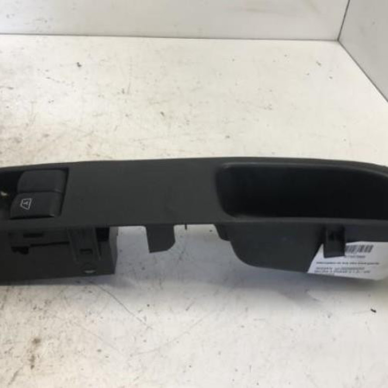 Interrupteur de leve vitre avant gauche NISSAN MICRA 3