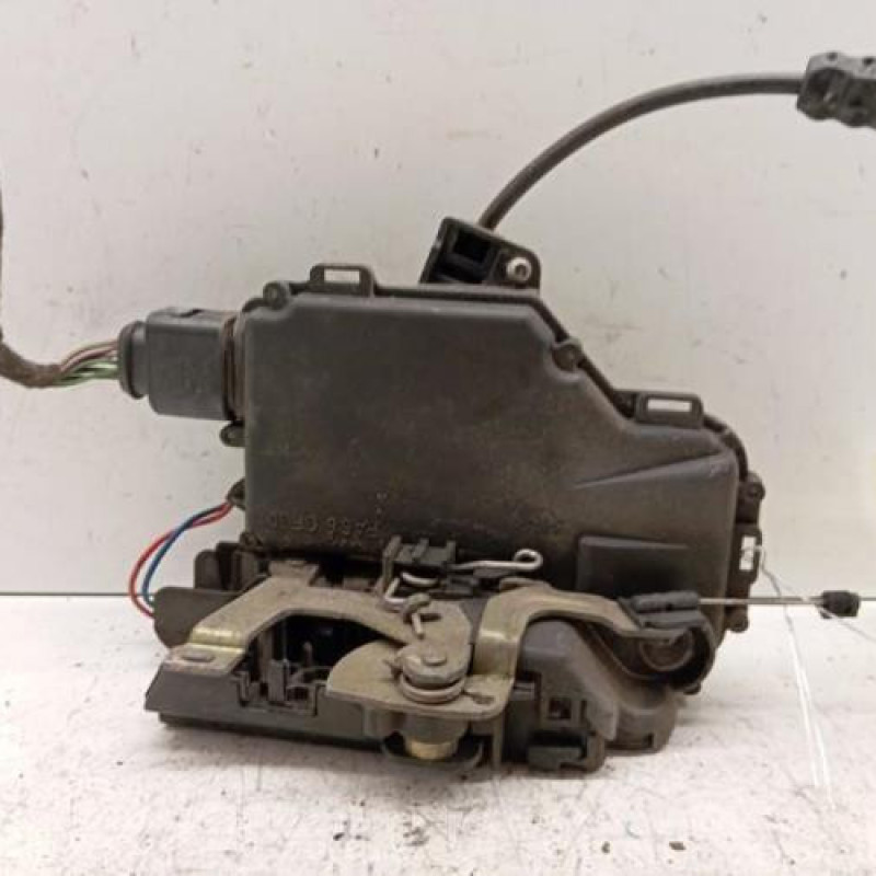 Serrure avant gauche VOLKSWAGEN GOLF 4 Serrure avant gauche VOLKSWAGEN GOLF 4