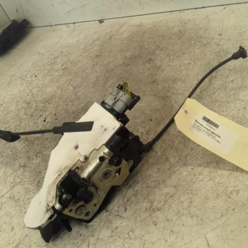 Serrure avant gauche PEUGEOT 207
