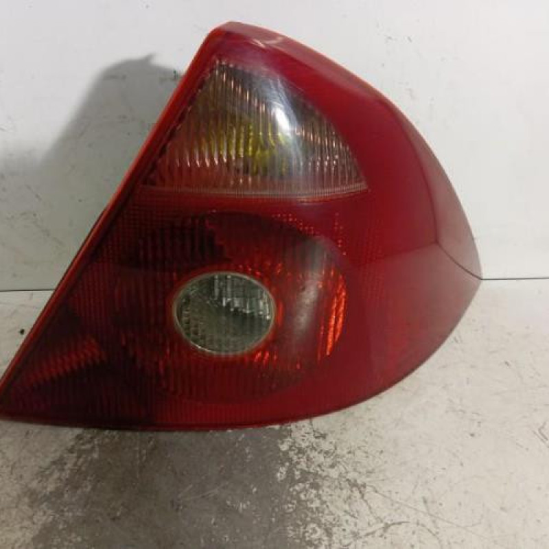 Feu arriere principal droit (feux) FORD MONDEO 2 Feu arriere principal droit (feux) FORD MONDEO 2