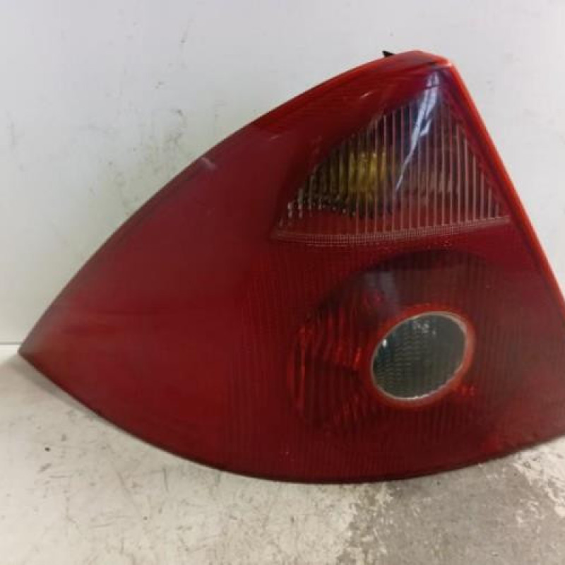 Feu arriere principal gauche (feux) FORD MONDEO 2 Feu arriere principal gauche (feux) FORD MONDEO 2