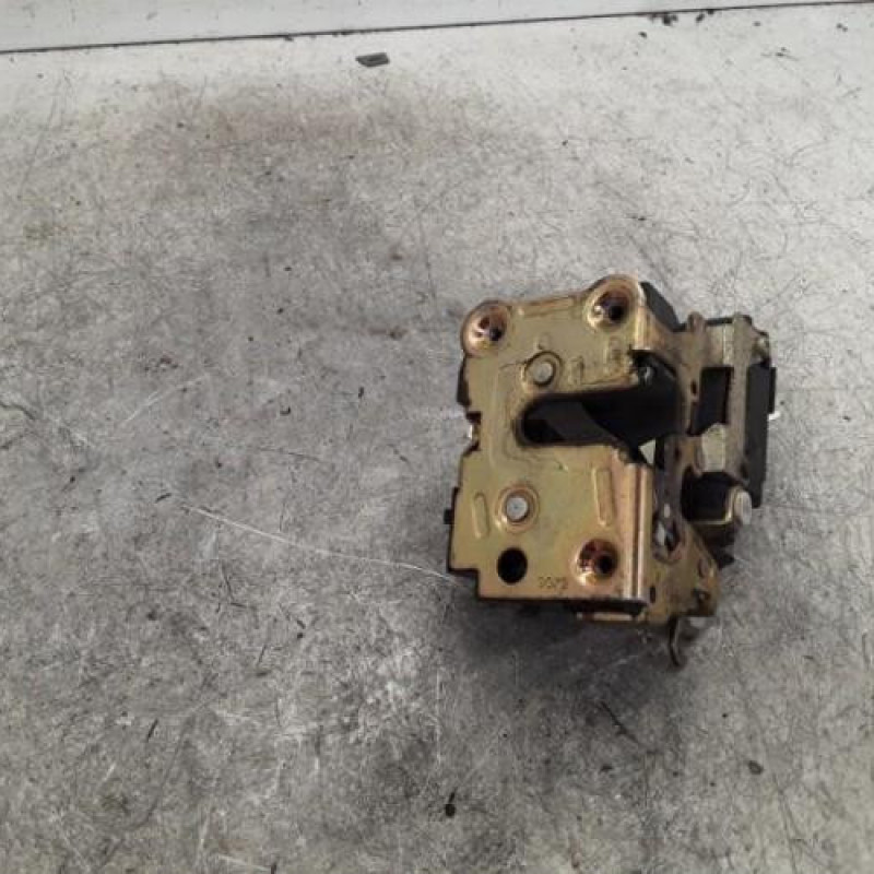 Serrure avant droit RENAULT TWINGO 1 Serrure avant droit RENAULT TWINGO 1