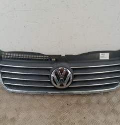 Calandre VOLKSWAGEN PASSAT 4 Photo n°1