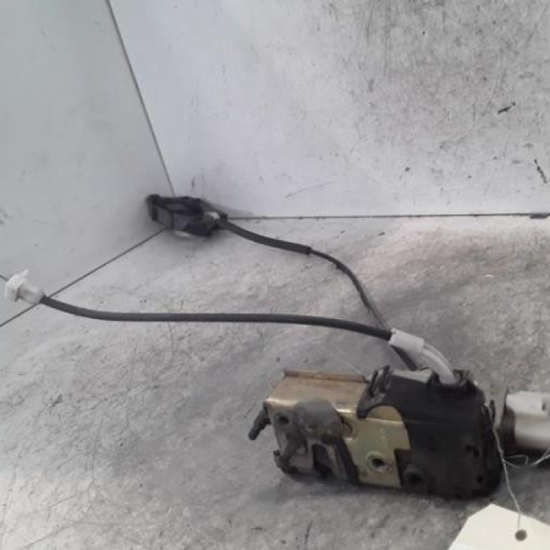 Serrure avant droit PEUGEOT 407