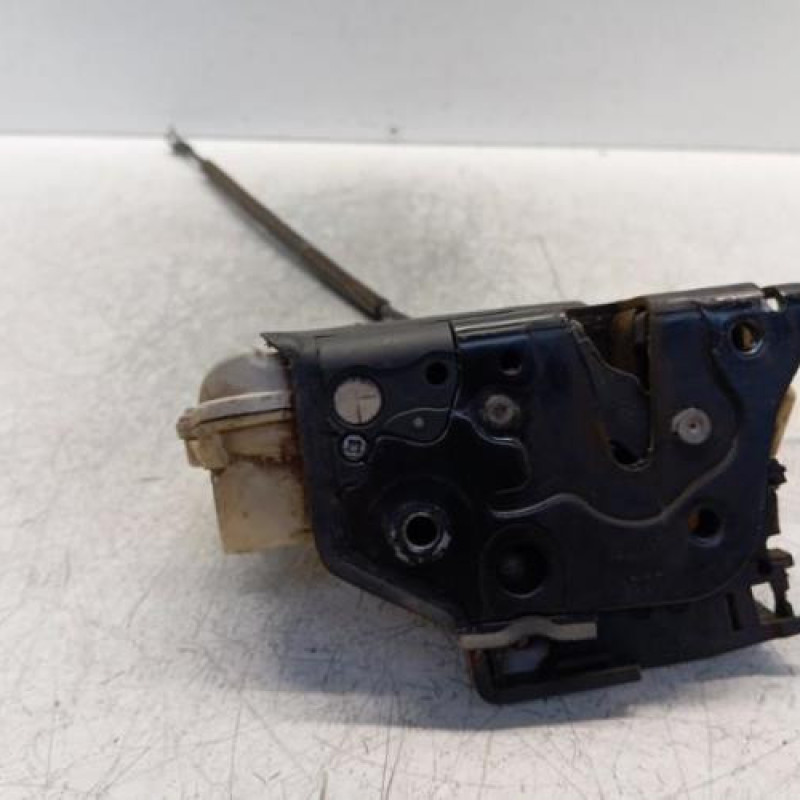 Serrure avant gauche VOLKSWAGEN PASSAT 5 Serrure avant gauche VOLKSWAGEN PASSAT 5