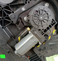 Leve vitre electrique avant gauche FORD FIESTA 5