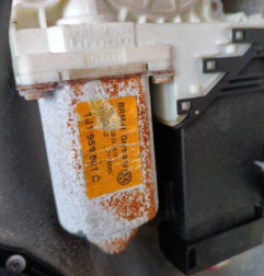 Leve vitre electrique avant gauche VOLKSWAGEN GOLF 4 Photo n°3