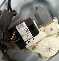 Leve vitre electrique arriere gauche FORD FOCUS 2