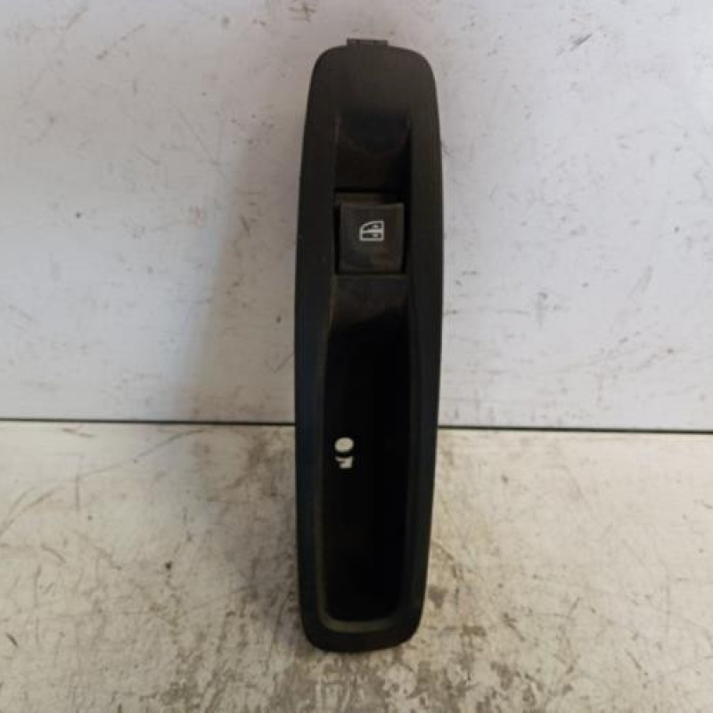 Interrupteur de leve vitre arriere droit RENAULT MEGANE 4