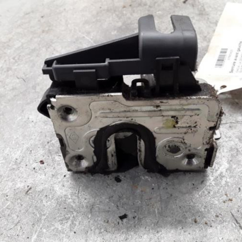 Serrure avant gauche DACIA DUSTER 1 Serrure avant gauche DACIA DUSTER 1