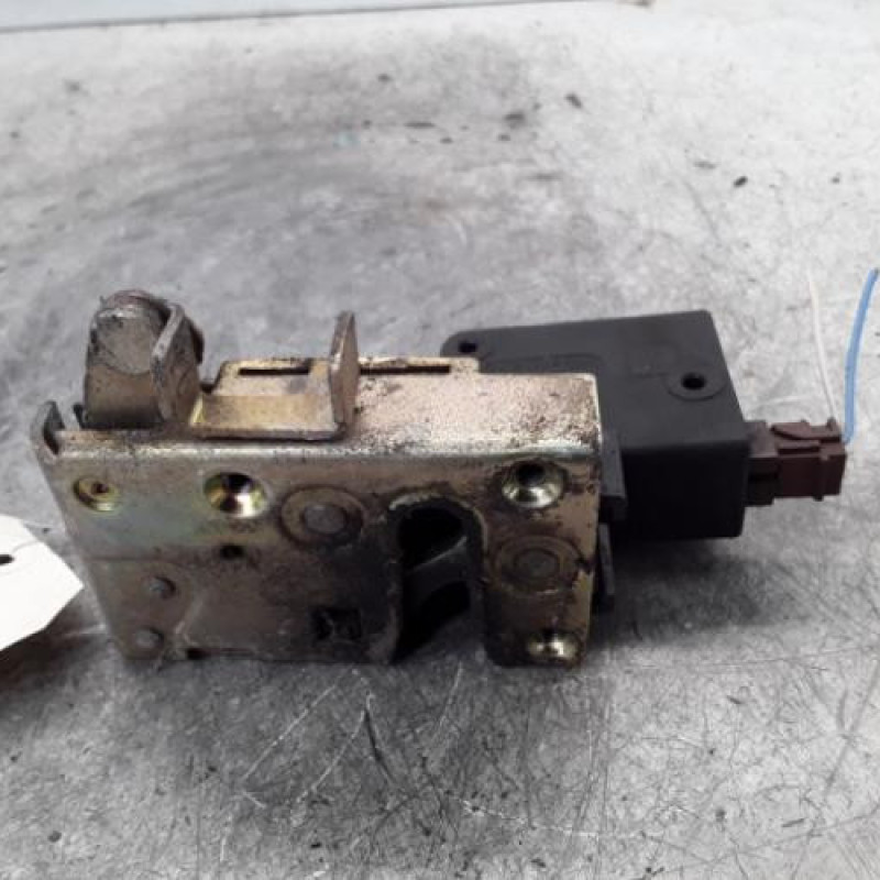 Serrure avant droit PEUGEOT 106 Serrure avant droit PEUGEOT 106