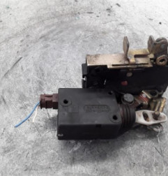 Serrure avant droit PEUGEOT 106