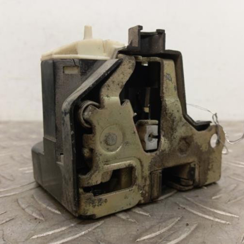 Serrure avant gauche RENAULT CLIO 2 Serrure avant gauche RENAULT CLIO 2