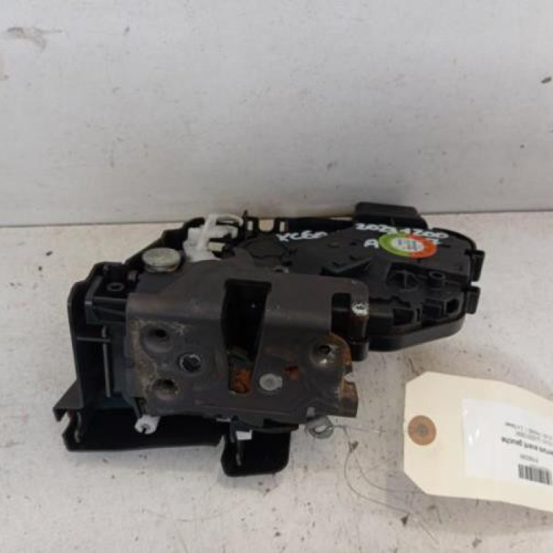 Serrure avant gauche VOLVO XC 60 1 Serrure avant gauche VOLVO XC 60 1
