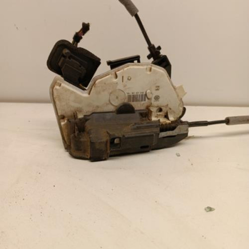 Serrure avant droit VOLKSWAGEN GOLF 7 Serrure avant droit VOLKSWAGEN GOLF 7