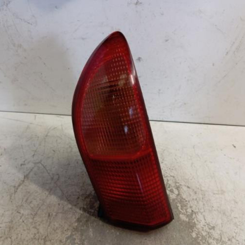 Feu arriere principal droit (feux) ALFA ROMEO 156 Feu arriere principal droit (feux) ALFA ROMEO 156