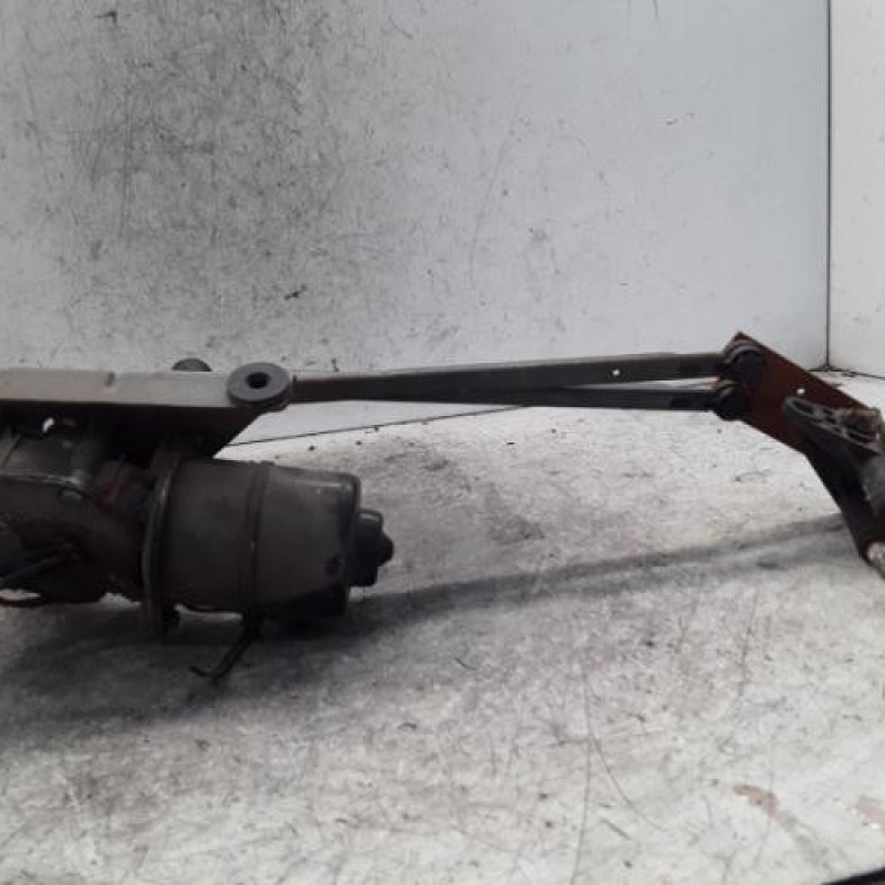 Moteur essuie glace avant PEUGEOT 205