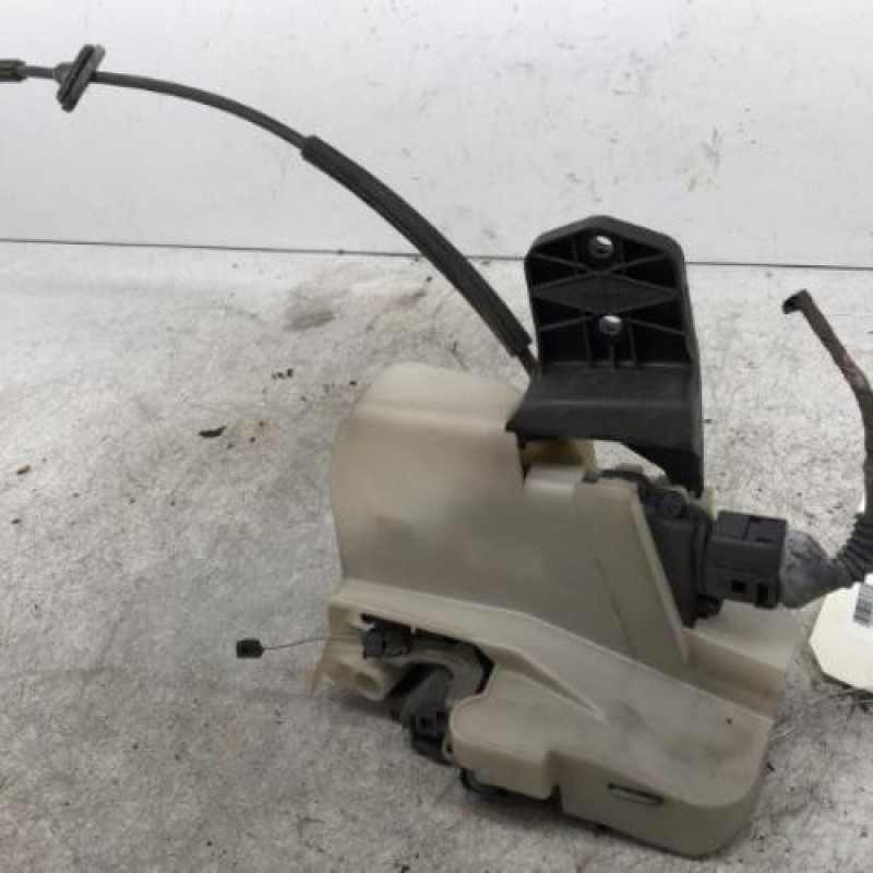 Serrure avant droit VOLKSWAGEN PASSAT 4 Serrure avant droit VOLKSWAGEN PASSAT 4