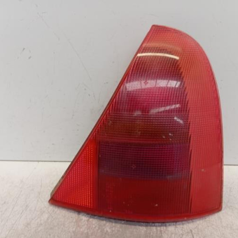 Feu arriere principal droit (feux) RENAULT CLIO 2 Feu arriere principal droit (feux) RENAULT CLIO 2