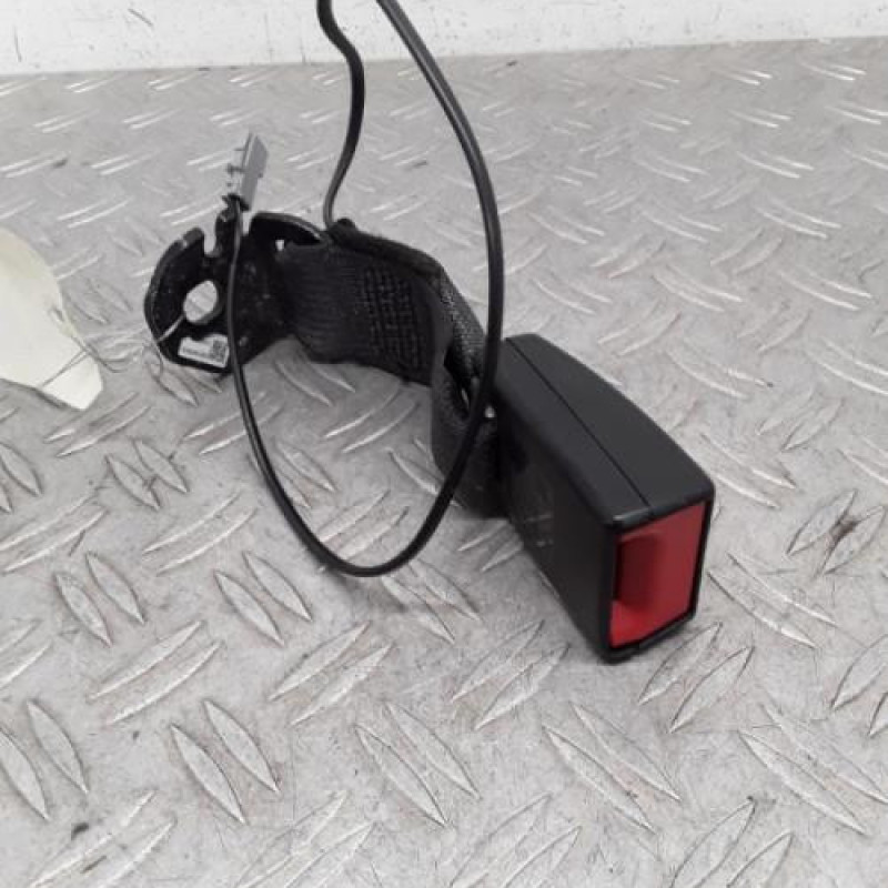 Attache ceinture arriere centrale OPEL CORSA E