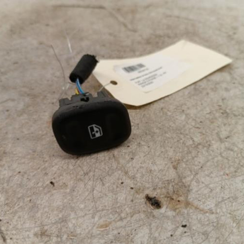 Interrupteur de leve vitre avant droit FIAT PANDA 3