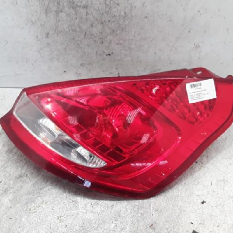 Feu arriere principal droit (feux) FORD FIESTA 6 Feu arriere principal droit (feux) FORD FIESTA 6