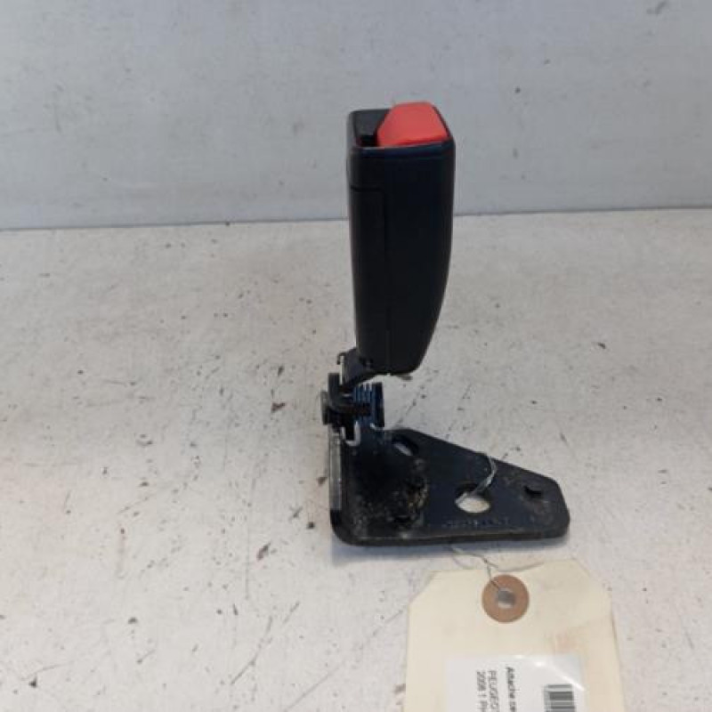 Attache ceinture arriere gauche PEUGEOT 2008 1
