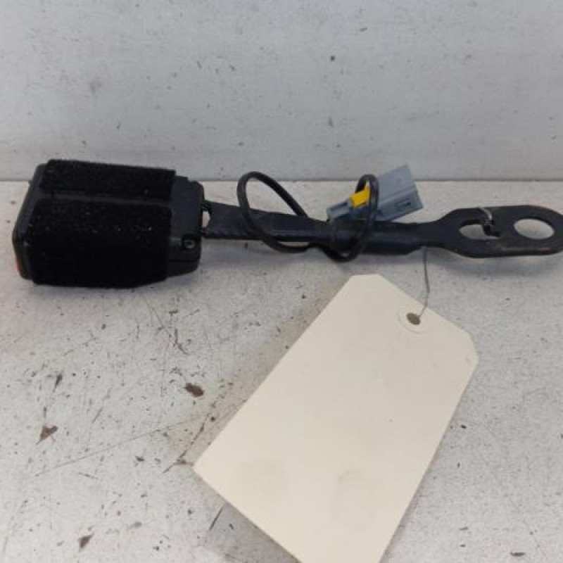 Attache ceinture avant gauche PEUGEOT 2008 1