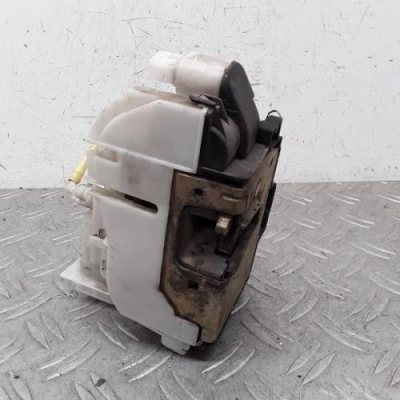 Serrure avant droit VOLKSWAGEN GOLF 3