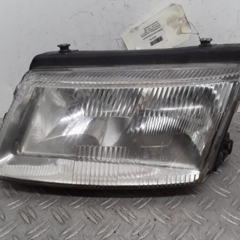 Optique avant principal gauche (feux)(phare) VOLKSWAGEN PASSAT 4