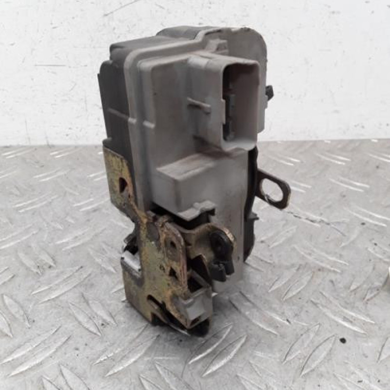 Serrure avant gauche PEUGEOT 206