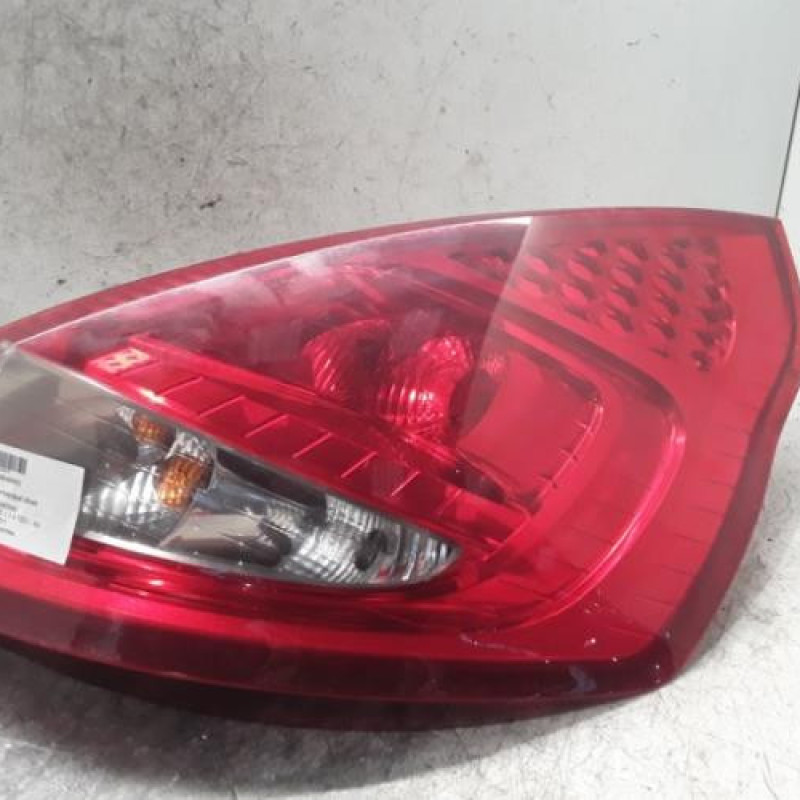 Feu arriere principal droit (feux) FORD FIESTA 6 Feu arriere principal droit (feux) FORD FIESTA 6