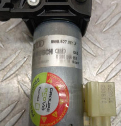 Moteur ouverture de Coffre/Malle/Hayon AUDI A4 4 Photo n°3