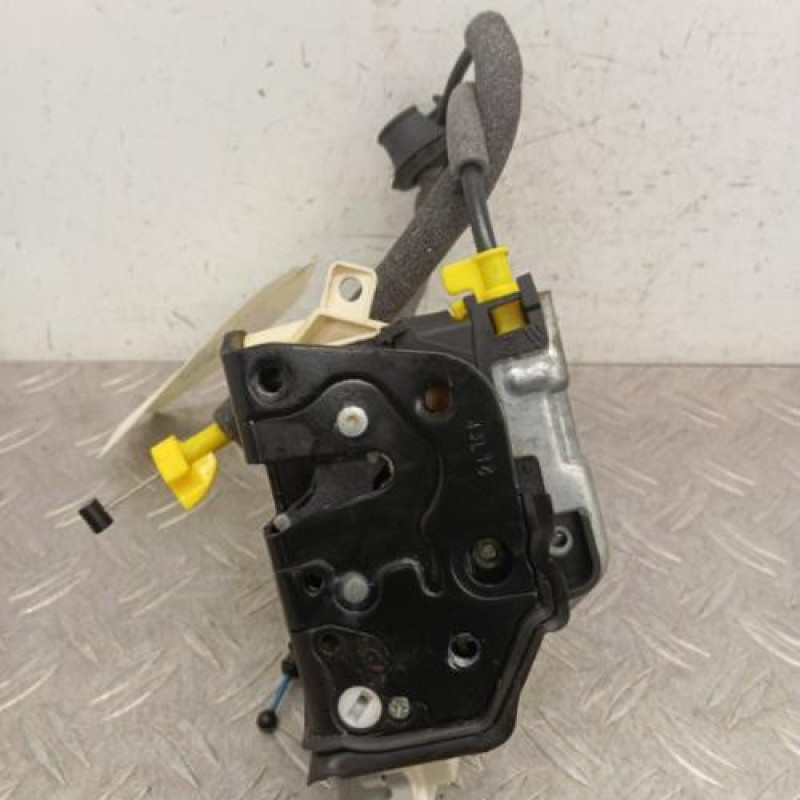 Serrure arriere gauche AUDI A4 4 Serrure arriere gauche AUDI A4 4