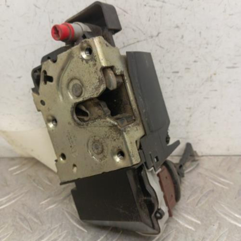 Serrure arriere droit PEUGEOT 406 Serrure arriere droit PEUGEOT 406