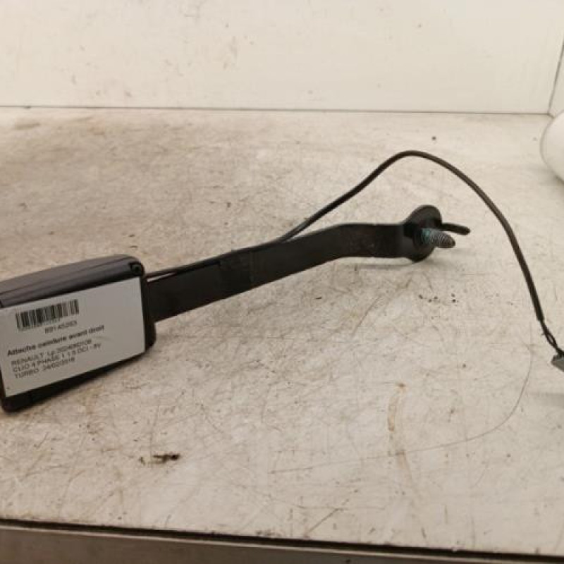 Attache ceinture avant droit RENAULT CLIO 4