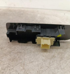 Interrupteur de leve vitre avant droit RENAULT CLIO 4