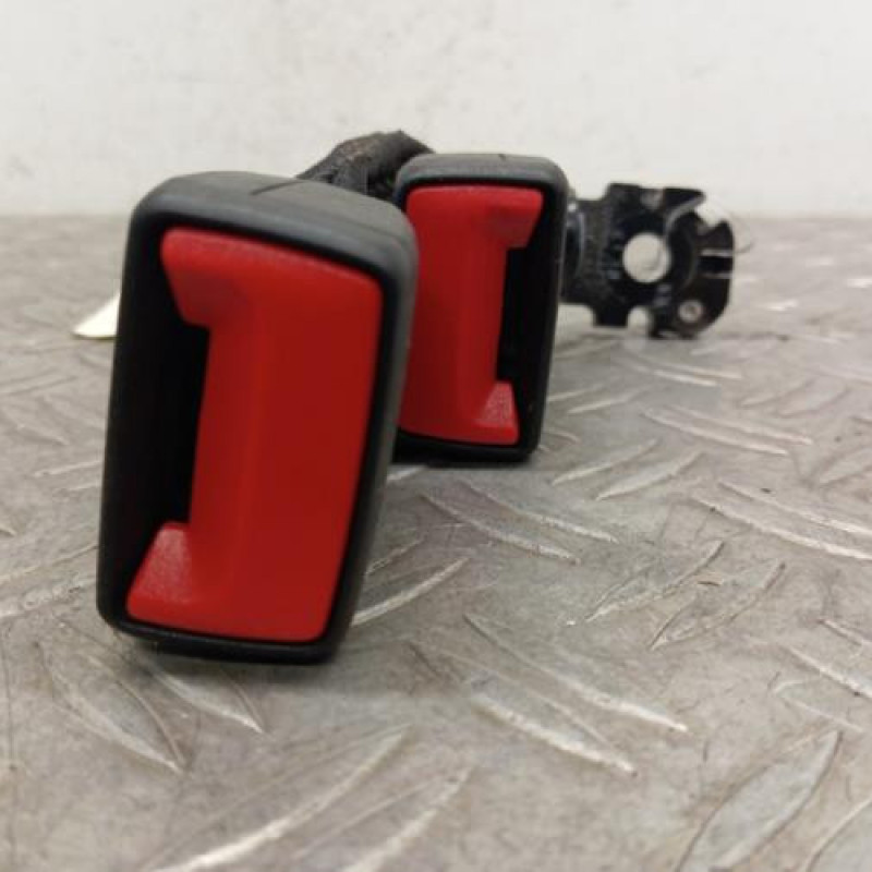 Attache ceinture arriere centrale AUDI A4 4