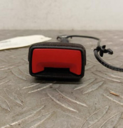 Attache ceinture avant droit AUDI A4 4 Photo n°1