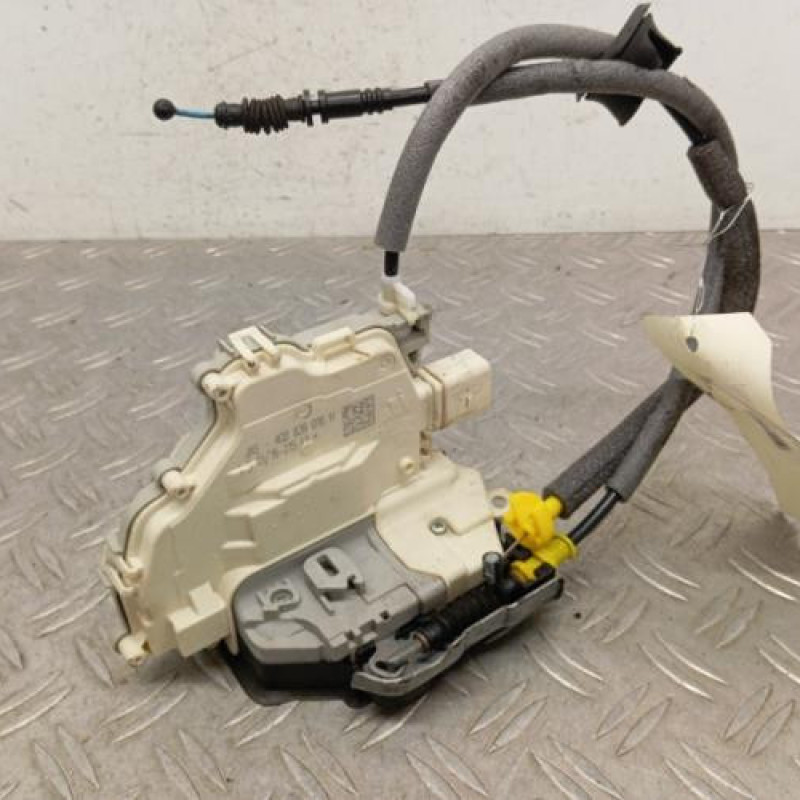 Serrure arriere droit AUDI A4 4 Serrure arriere droit AUDI A4 4
