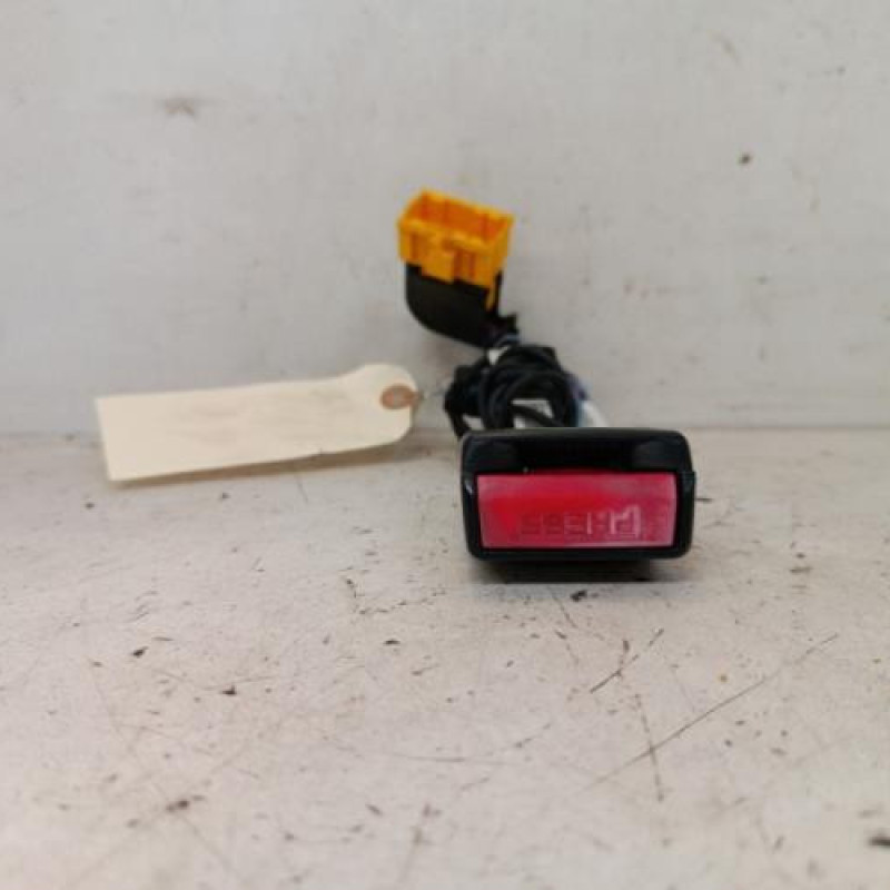Attache ceinture avant gauche DACIA LODGY