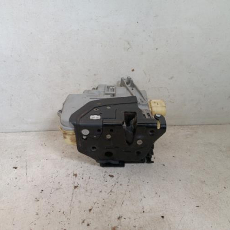 Serrure avant gauche VOLKSWAGEN PASSAT 5