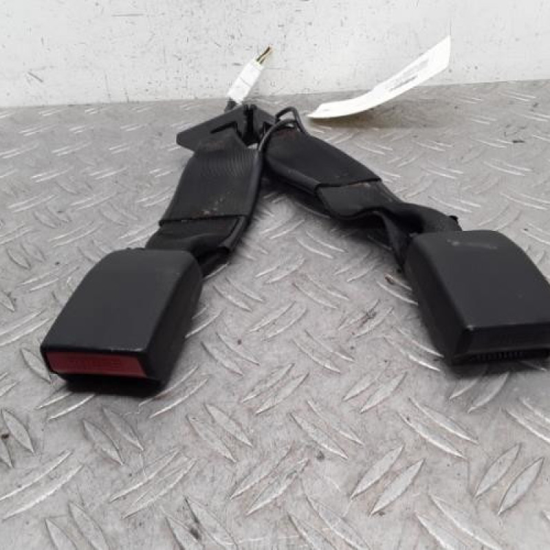 Attache ceinture arriere droit NISSAN QASHQAI 1