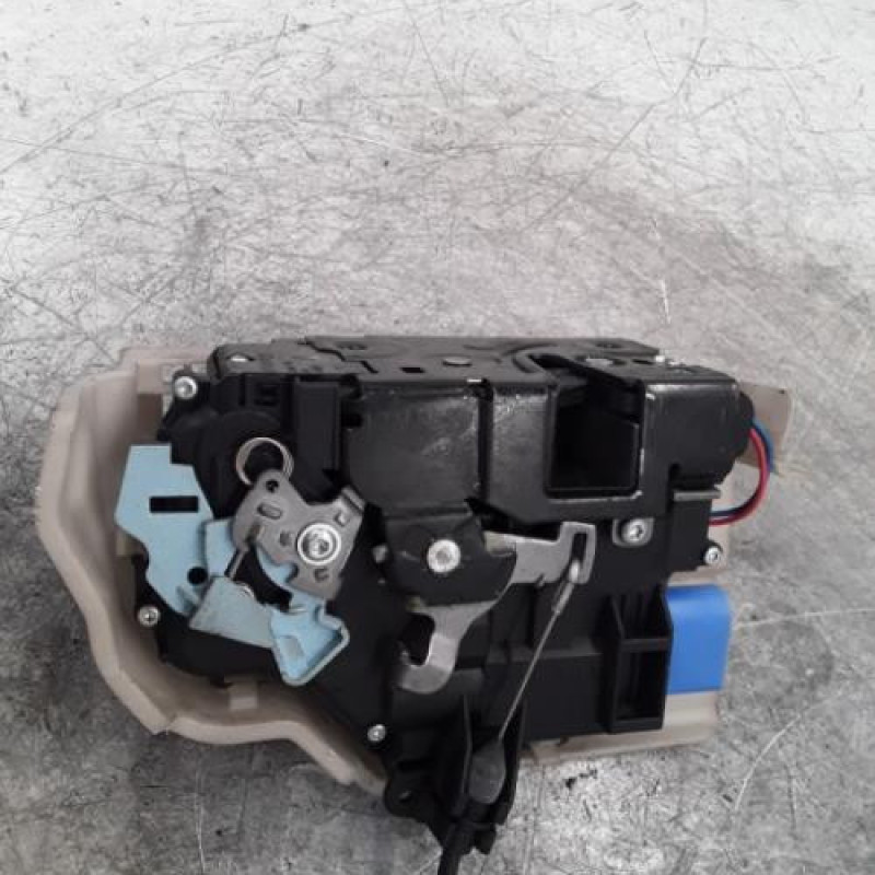 Serrure avant droit VOLKSWAGEN TOURAN 1 Serrure avant droit VOLKSWAGEN TOURAN 1