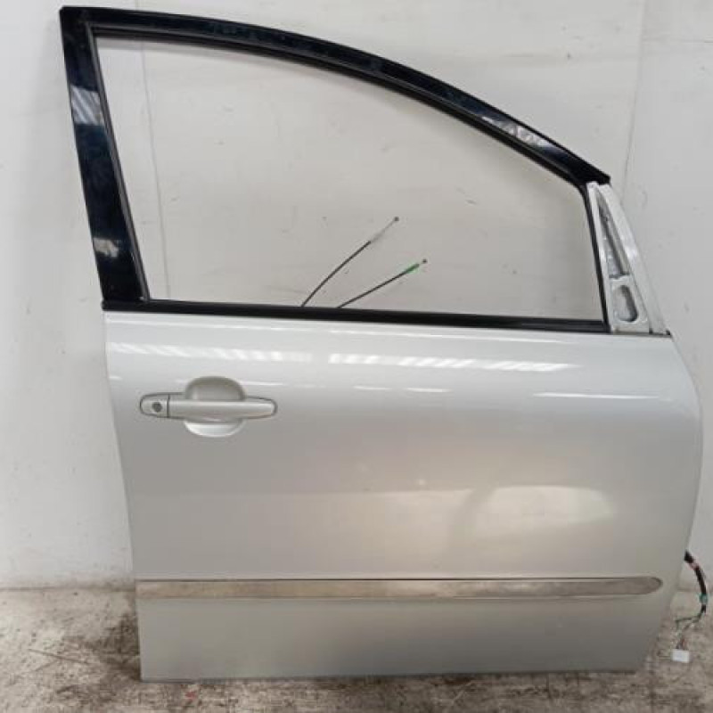 Porte avant droit TOYOTA AVENSIS VERSO Porte avant droit TOYOTA AVENSIS VERSO