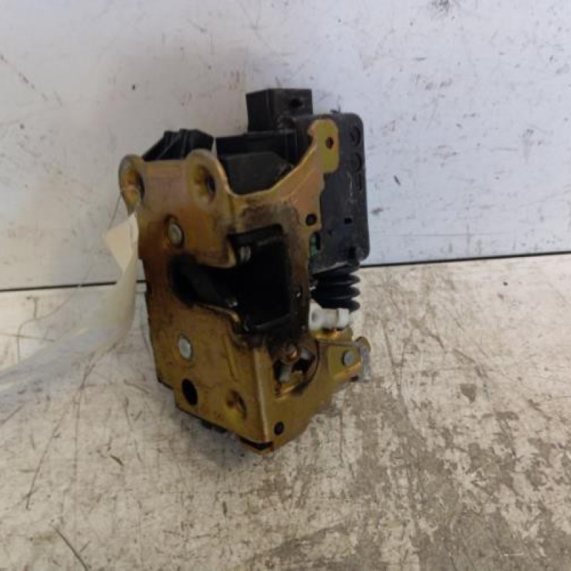 Serrure avant droit RENAULT KANGOO 1 Serrure avant droit RENAULT KANGOO 1
