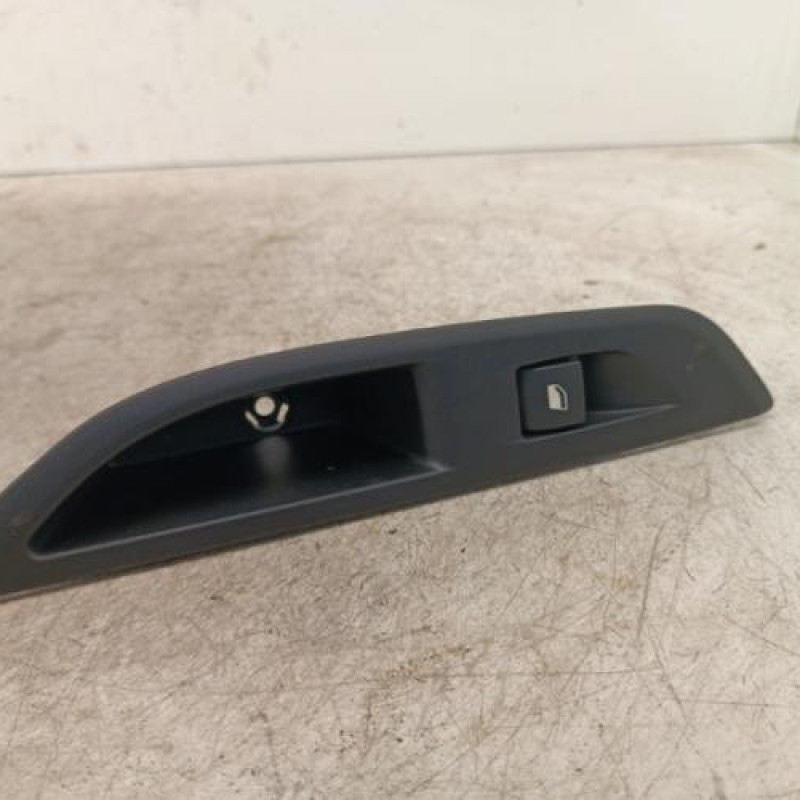 Interrupteur de leve vitre arriere droit PEUGEOT 208 2