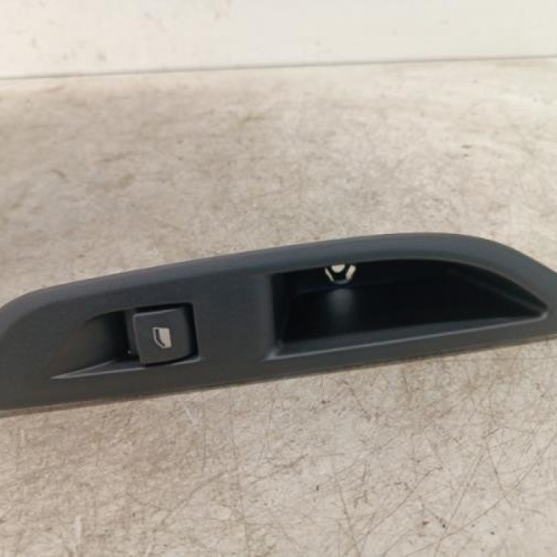 Interrupteur de leve vitre arriere gauche PEUGEOT 208 2